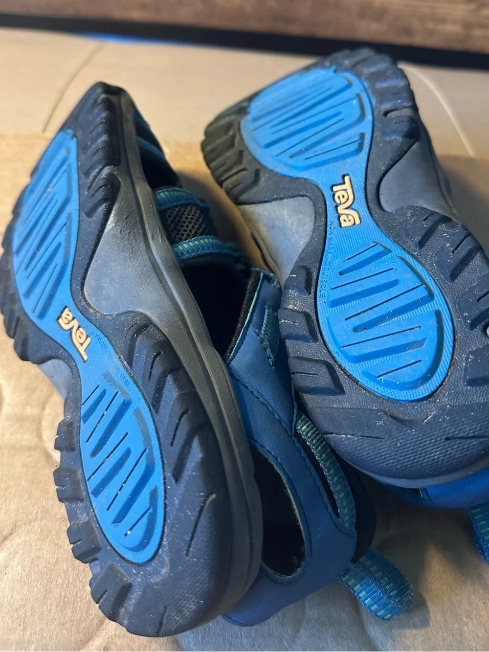 Teva sturdy water